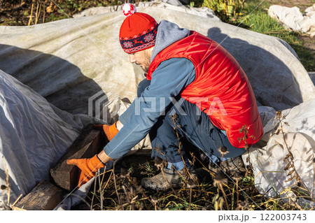 Winter Protection for Garden, winter shelter for garden plants, shelter rhododendrons Winter Protection for Garden, winter shelter for garden plants, shelter rhododendrons 122003743