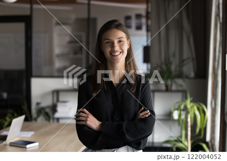 Portrait of successful female executive manager posing cross-armed in office 122004052
