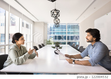 Indian legal advisor and customer meeting for consultation Indian legal advisor and customer meeting for consultation 122004532