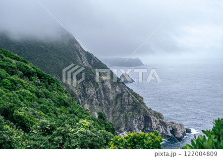 【#福江島】大瀬崎灯台から見える崖 【#福江島】大瀬崎灯台から見える崖 122004809