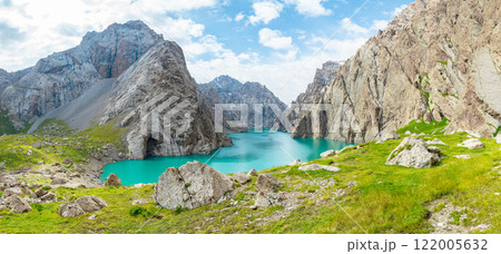 Panorama of the Kel Suu lake in clear sunny weather 122005632