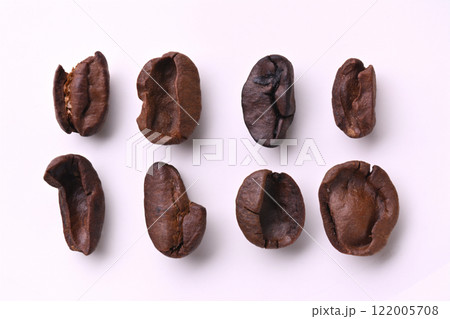 コーヒー豆の欠点豆クローズアップ 122005708