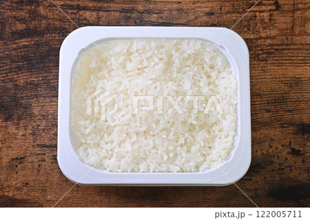 温めたレトルトご飯 真上から撮影 122005711