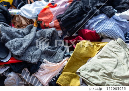 断捨離　衣替え 片づけ 122005956