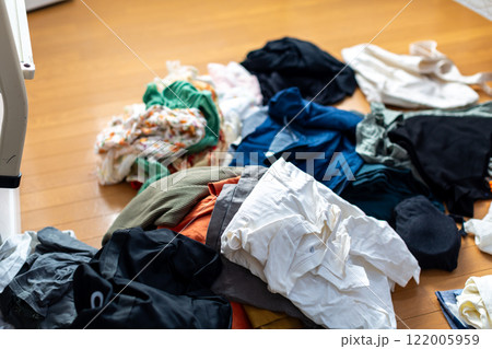 断捨離　衣替え 片づけ 122005959