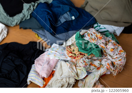 断捨離　衣替え 片づけ 122005960