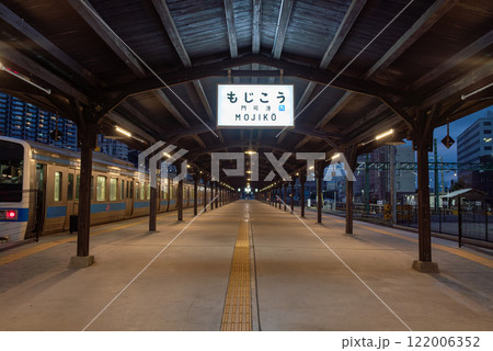 門司港駅のホーム 122006352