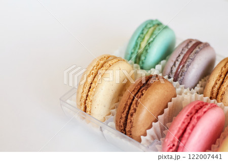 Colorful cakes French Macarons with white paperpan in plastic transparent box 122007441
