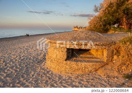Bunker from world war 2 on the beach, Sicily, Italy 122008684