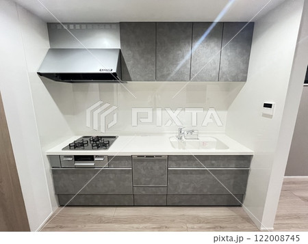 グレーのシステムキッチン 122008745