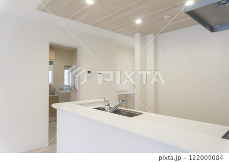 新築住宅のキッチン 122009084