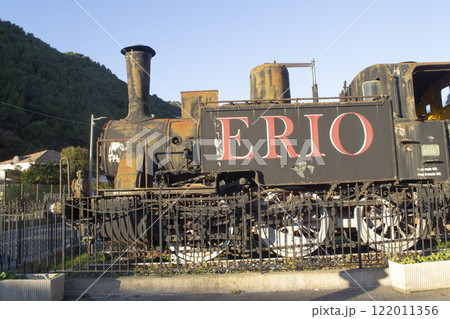 Old rusty locomotive in a railroad in Italy 122011356