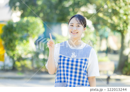 公園の保育士  122013244