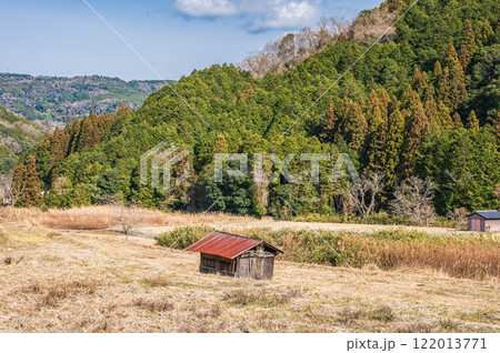冬の田園地帯風景 京都府笠置町 冬の田園地帯風景 京都府笠置町 122013771