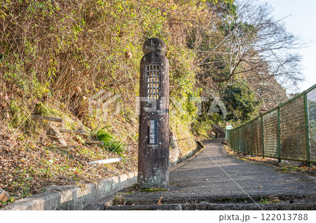 笠置山登山道入り口　笠置型燈籠　京都府笠置町 122013788