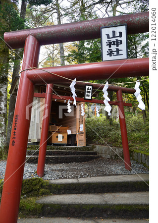 富士山の麓の富士吉田にある新屋山神社 122014060