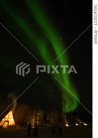 イエローナイフのオーロラ 122014591