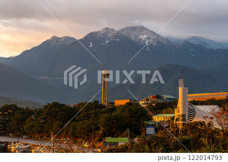 夜明け 神が宿る島 洋上アルプス屋久島(冬 夜明け 神が宿る島 洋上アルプス屋久島(冬 122014793