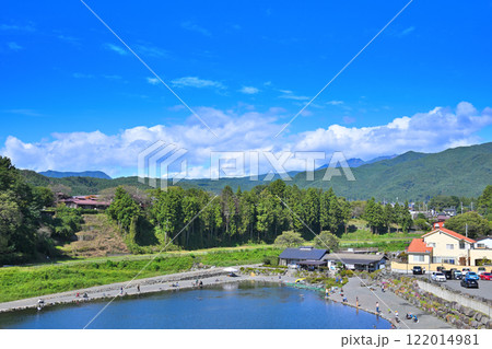 ふれあい橋からの眺め 薄根川沿い 利根郡川場村 ふれあい橋からの眺め 薄根川沿い 利根郡川場村 122014981