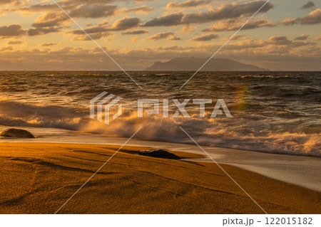 夕焼けと波 海亀産卵地永田いなか浜 屋久島(冬 夕焼けと波 海亀産卵地永田いなか浜 屋久島(冬 122015182