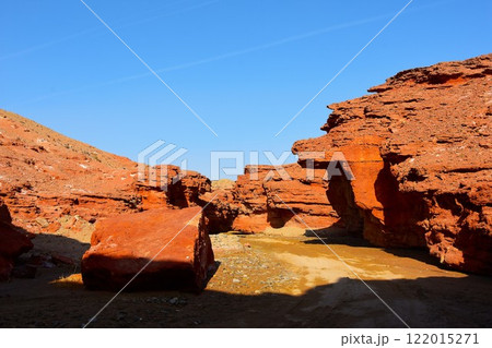 浸食と風食により形成された峡谷 122015271