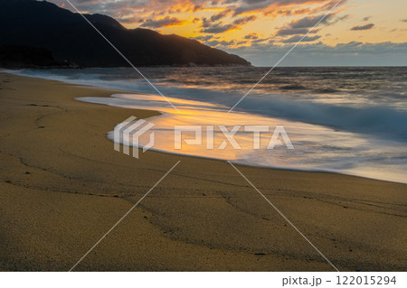 夕焼け 海亀産卵地永田いなか浜 屋久島(冬 夕焼け 海亀産卵地永田いなか浜 屋久島(冬 122015294