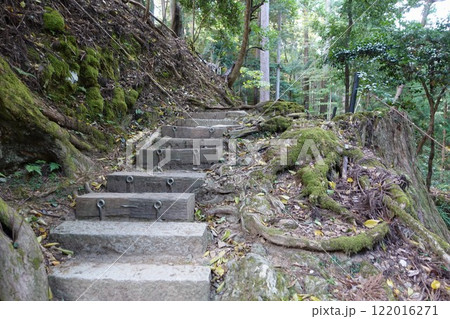 京都鞍馬寺　鞍馬山　魔王堂へ 122016271