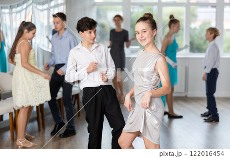Boy and girl dancing twist in studio 122016454