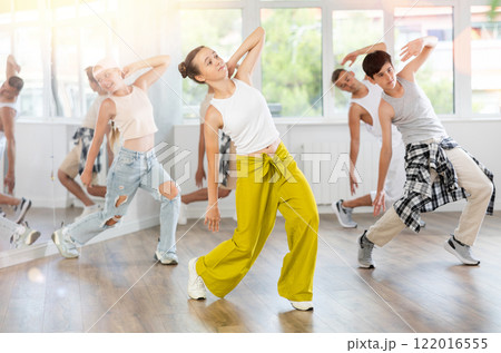 Teen girl with group of teenage friends, learn to dance hip hop Teen girl with group of teenage friends, learn to dance hip hop 122016555