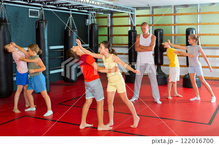 Kids in pairs training chin strike Kids in pairs training chin strike 122016700