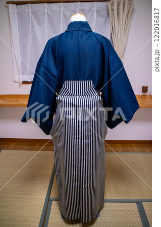 袴を付けた男性の後ろ姿 マネキン 袴を付けた男性の後ろ姿 マネキン 122016817