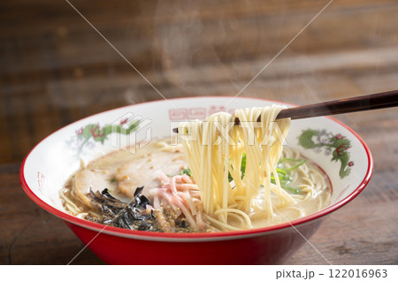 豚骨ラーメンを食べる 122016963