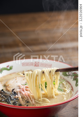 豚骨ラーメンを食べる 122016964