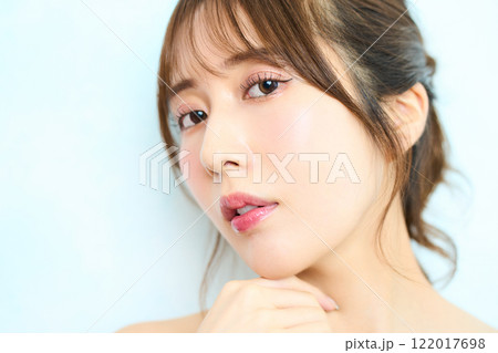 若い女性のポートレート 若い女性のポートレート 122017698