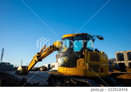 造成工事中の黄色いショベルカー　a-1 122018456