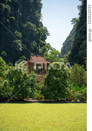水草に覆われた寺院 ビックドン寺院 タムコック ベトナム 水草に覆われた寺院 ビックドン寺院 タムコック ベトナム 122018555