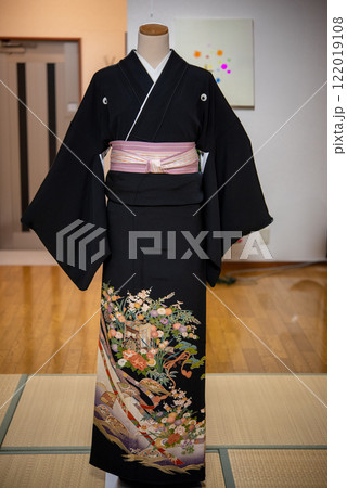 黒留袖を着た和装ボディ　江戸褄　マネキン 122019108