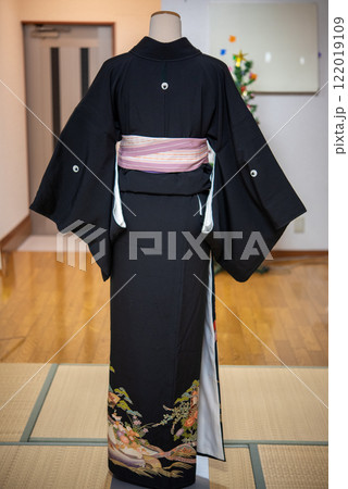 黒留袖を着た和装ボディ　後ろ姿　江戸褄　マネキン 122019109