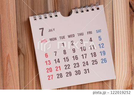 木目背景に卓上カレンダー 木目背景に卓上カレンダー 122019252