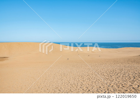 鳥取県鳥取市 鳥取の代表的な観光地 快晴の鳥取砂丘 鳥取県鳥取市 鳥取の代表的な観光地 快晴の鳥取砂丘 122019650