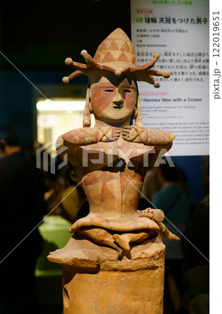 7490　埴輪　天冠をつけた男子 122019651