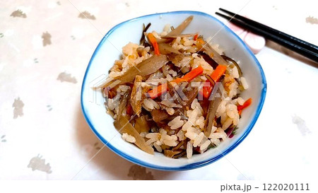 具材たっぷりの炊き込みご飯 122020111
