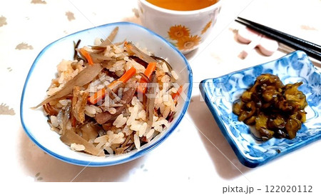 具材たっぷりの炊き込みご飯 122020112
