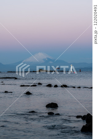 夜明けの葉山から富士山の夜明けと紅富士 夜明けの葉山から富士山の夜明けと紅富士 122020491