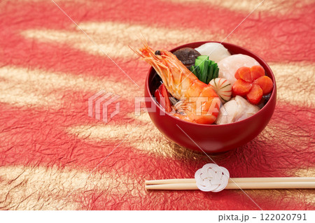 海老ののった豪華なお雑煮 122020791