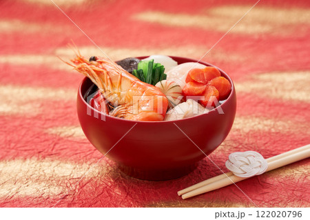海老ののった豪華なお雑煮 122020796