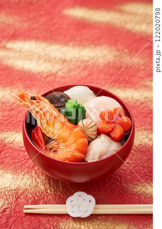 海老ののった豪華なお雑煮 122020798