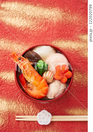 海老ののった豪華なお雑煮 122020799