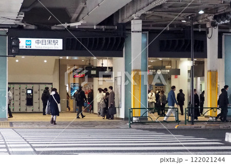 東京メトロ／東急電鉄　中目黒駅 東口 122021244