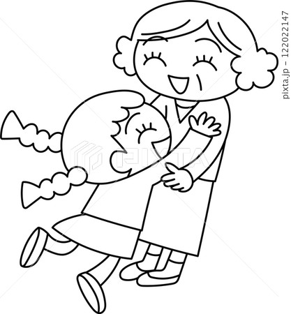 笑顔で抱き合うおばあちゃんと女の子 122022147
